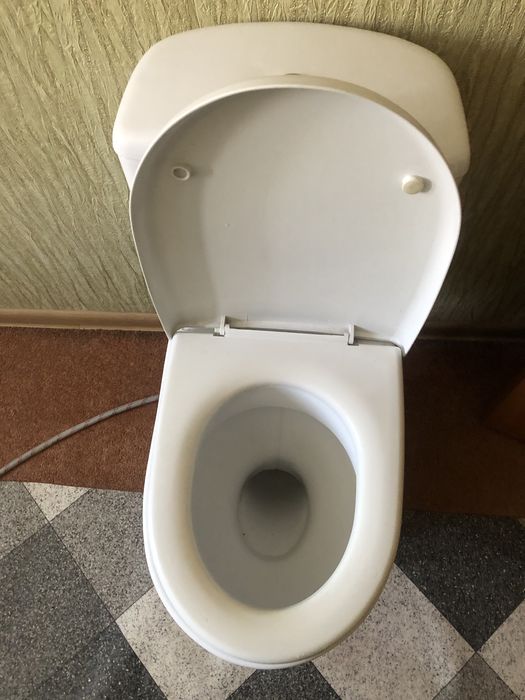 Унитаз  импортный , рабочий  Чистый