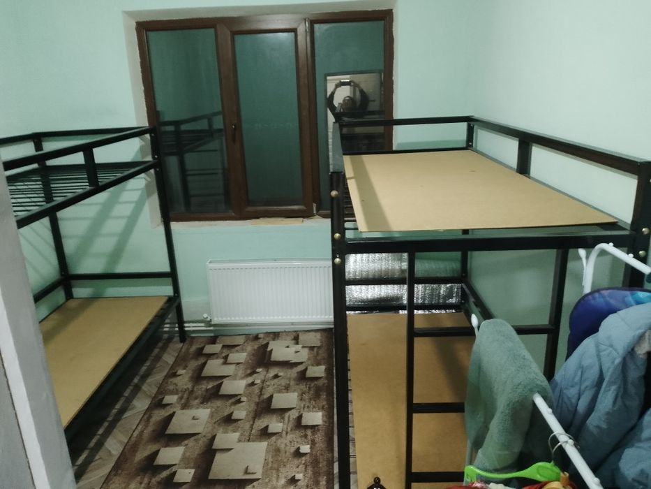 Сдаётся одна комната в двухкомнатной квартире.