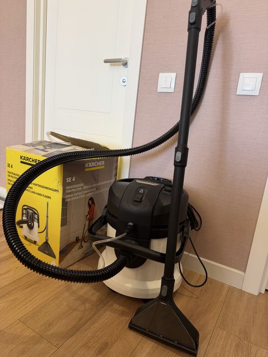 Моющий пылесос для химчистки Karcher SE4