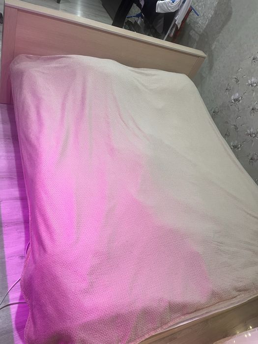 Продам кровать с матрасом