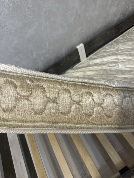 Продам детскую кровать с матрасом