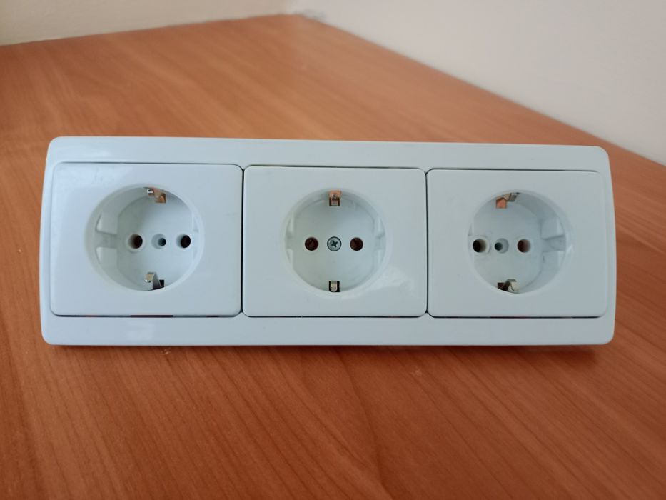Розетка тройная 1321