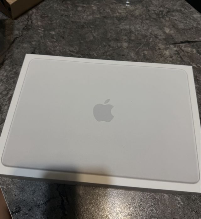 Продаю Macbook Neo 2026