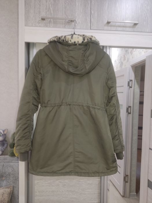 Куртка на девочку в отличном состоянии