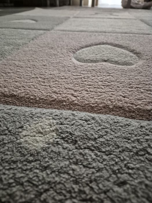 Vând covor impecabil