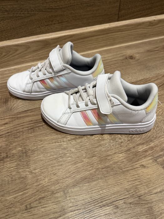 Продавам детски маратонки ADIDAS