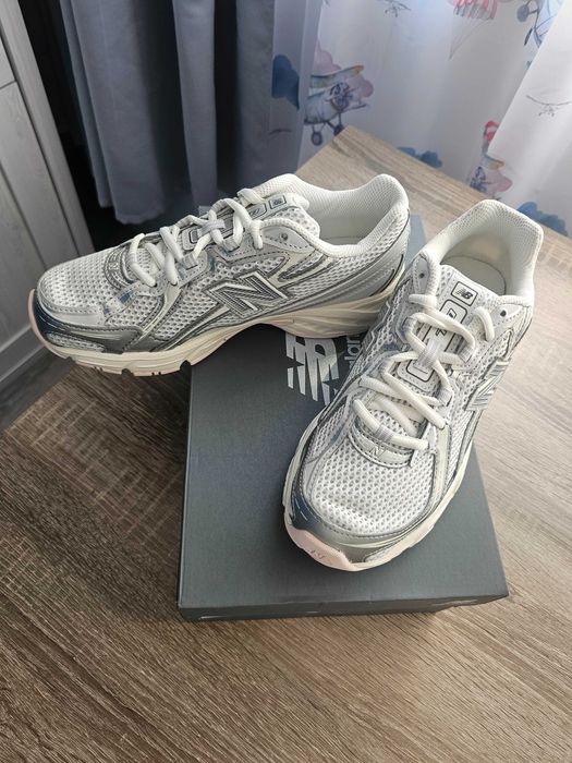 Маратонки New balance U740