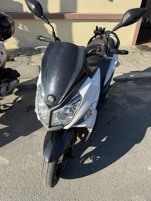 Vand 3 scutere 2T  perfect pentru delivery