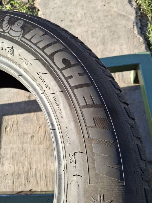2 Anvelope de iarnă 215 65 r17 Michelin