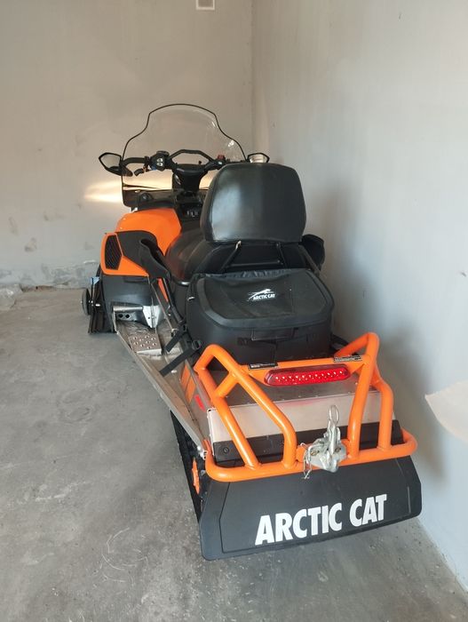 Продам снегоход Arctic cat Z1