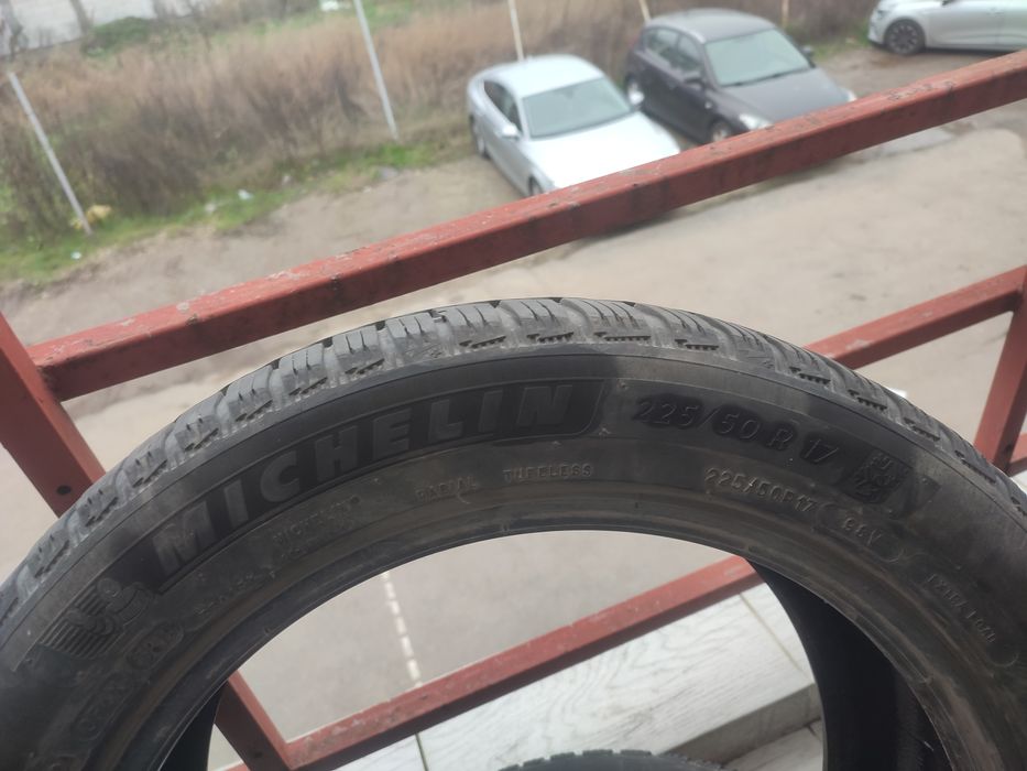 Vând un set de patru cauciucuri de iarnă