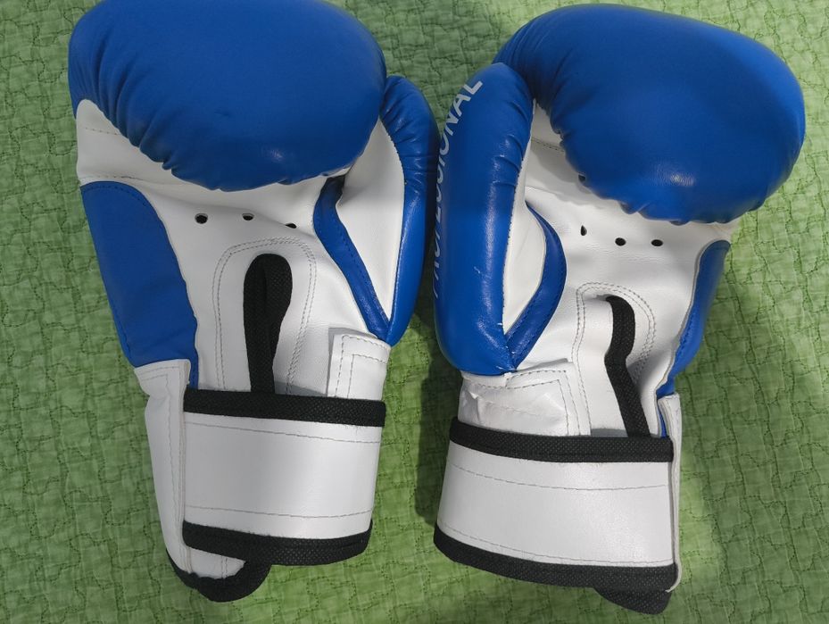 Боксерские перчатки