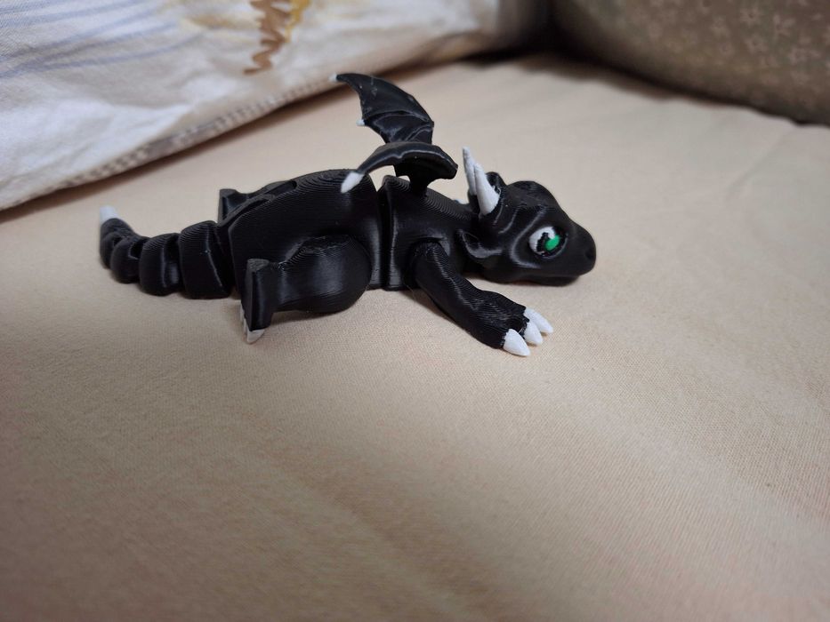 Движещ се дракон играчка