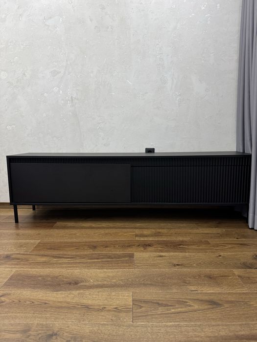 Чисто нов луксозен и модерен черен мат Тв телевизионен шкаф 188 см