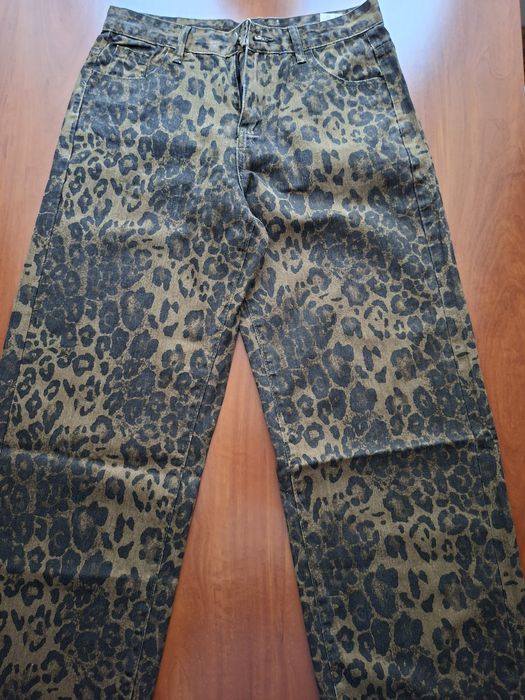 Pantaloni straight fit cu imprimeu leopard