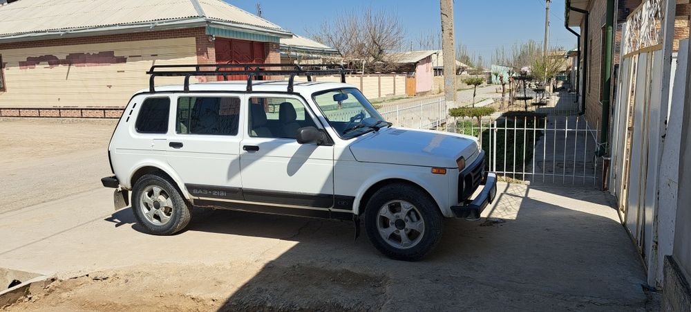 LADA  NIVA  2131