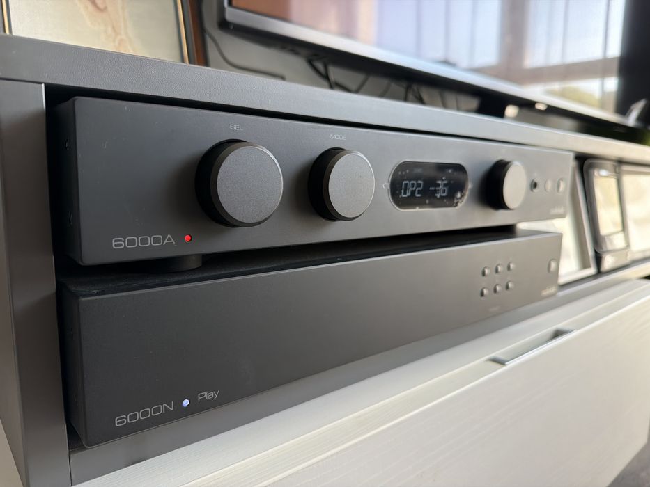 Усилвател Audiolab 6000A MKII + стриймър 6000N (две устройства) В ГАРАНЦИЯ + кабели (по договаряне)