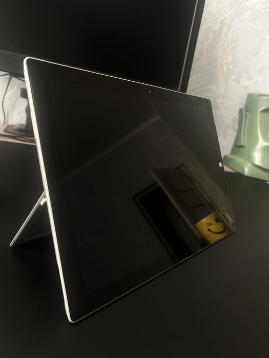 Microsoft Surface Pro 3 / Core i5 / 4GB RAM /