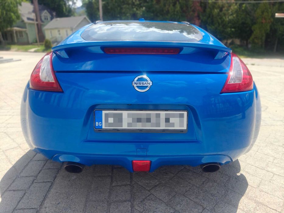 Автомобил Nissan 370z