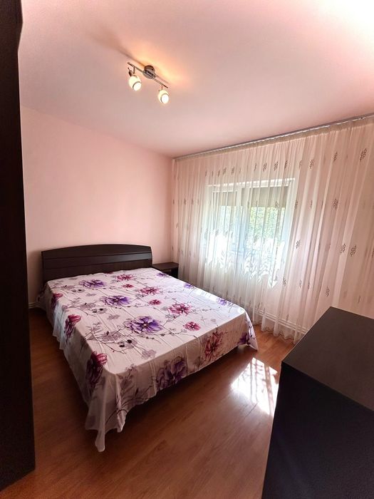 Închiriez apartament cu doua camere