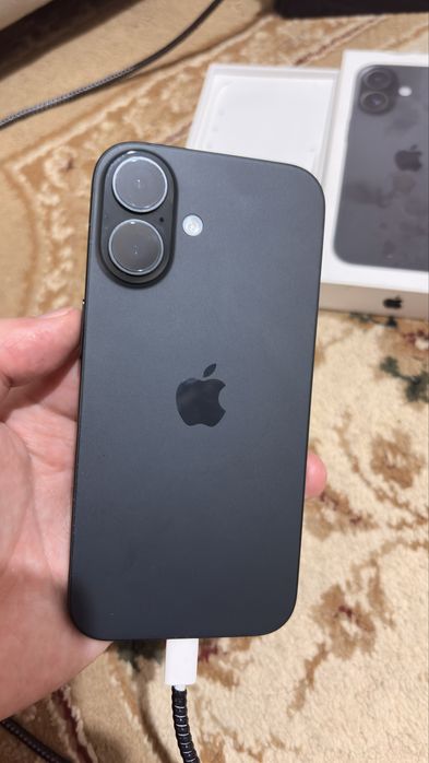 Продам iPhone 16 на запчасти