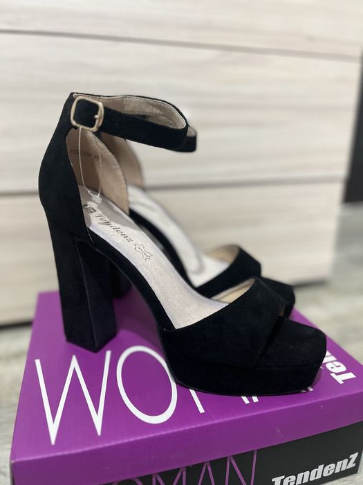 Дамски сандали на висок ток