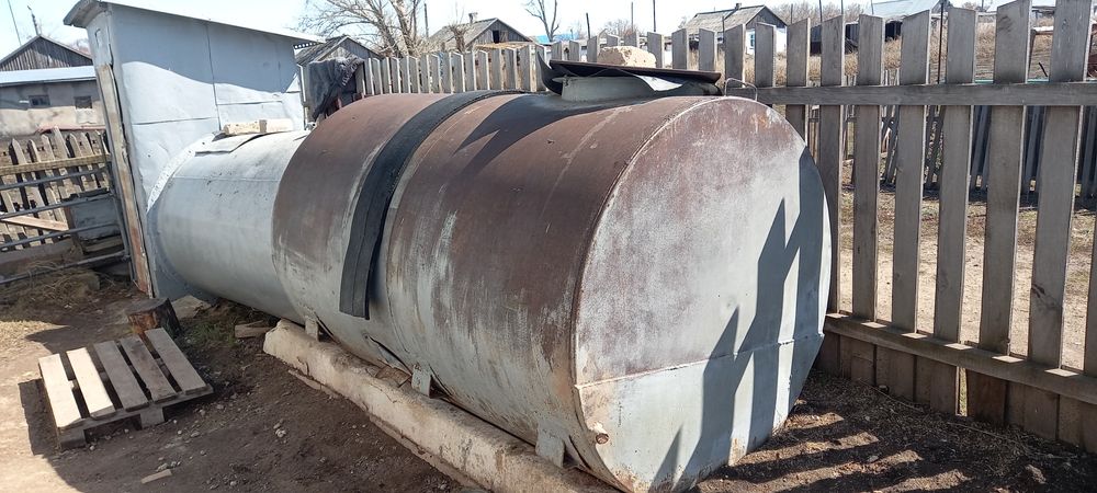 Продам 2 металлический бочки