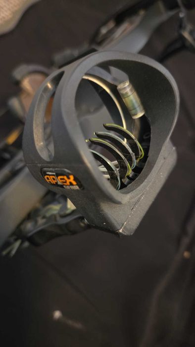 Pachet complet arc compound Bowtech Carbon Icon + accesorii