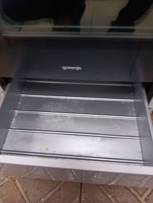 Свободно стояща печка с керамичен плот Gorenje с две години Гаранция!