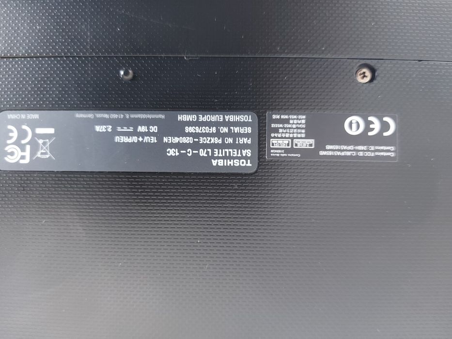 Laptop Toshiba Satellite L70-C i3 5015U