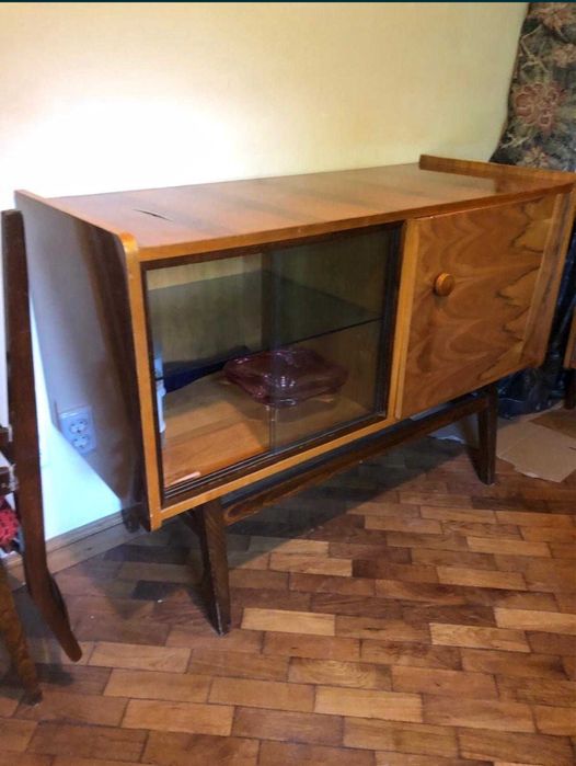 Noptiera din lemn masiv 500 LEI si mobilier GRATIS