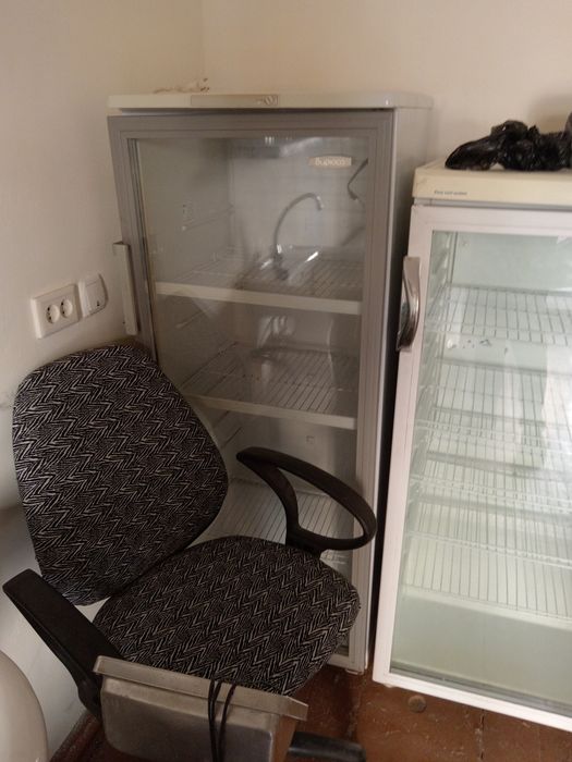 Витриние холодильник