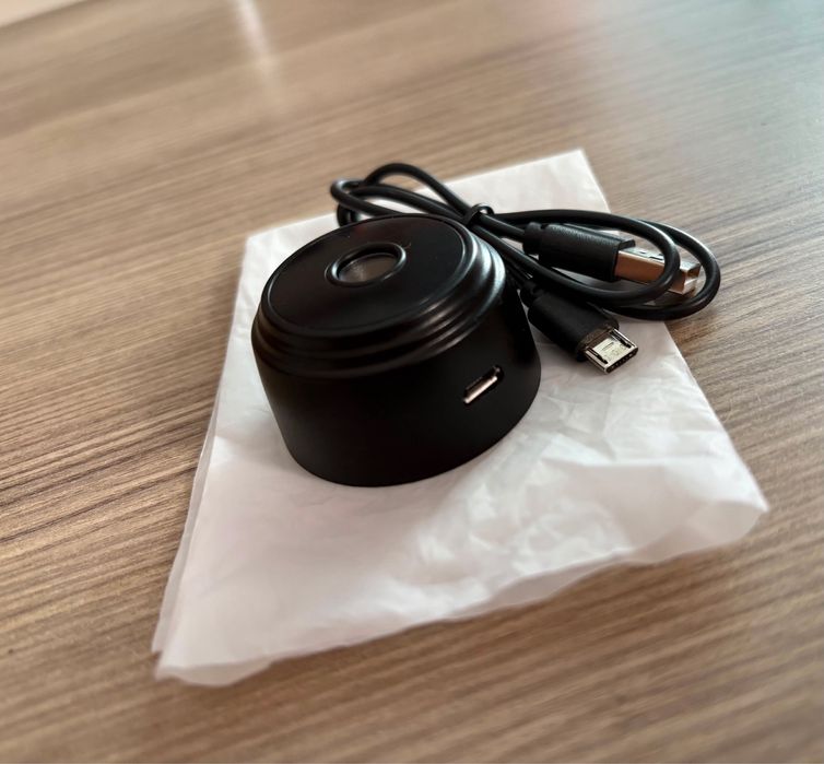 Компактна мини камера с USB кабел и слот за microSD карта