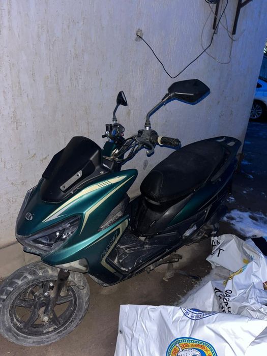 Макси скутер в отличном состоянии