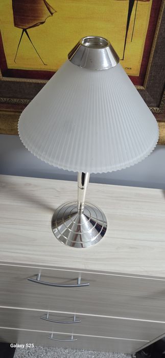 Ношна лампа работи със свещт