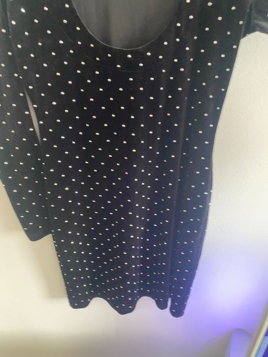 кадифена вечерна рокля с камъни