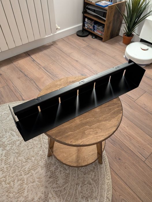 Полка черная металлическая