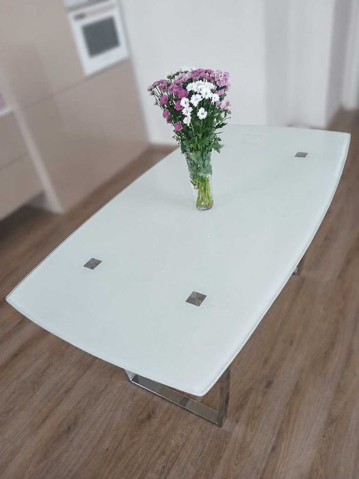 Продавам Трапезарна Стъклена Маса - 160 см.