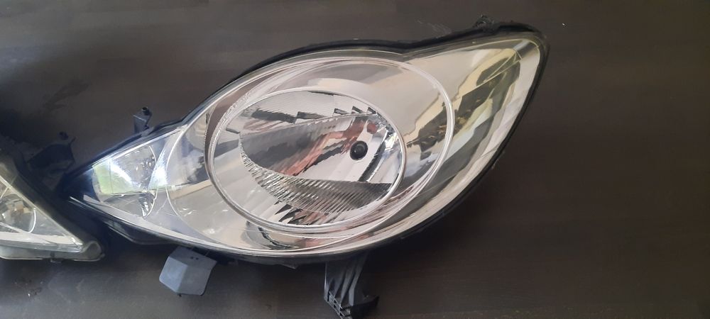 Peugeot 107 - оригинален фар, фарове
