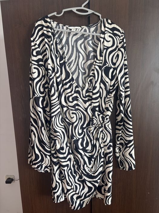 Рокля H&M с десен