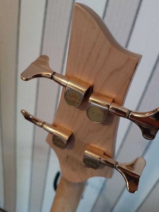 Продам бас-гитару Schecter Omen Extreme-4 Gloss Natural.