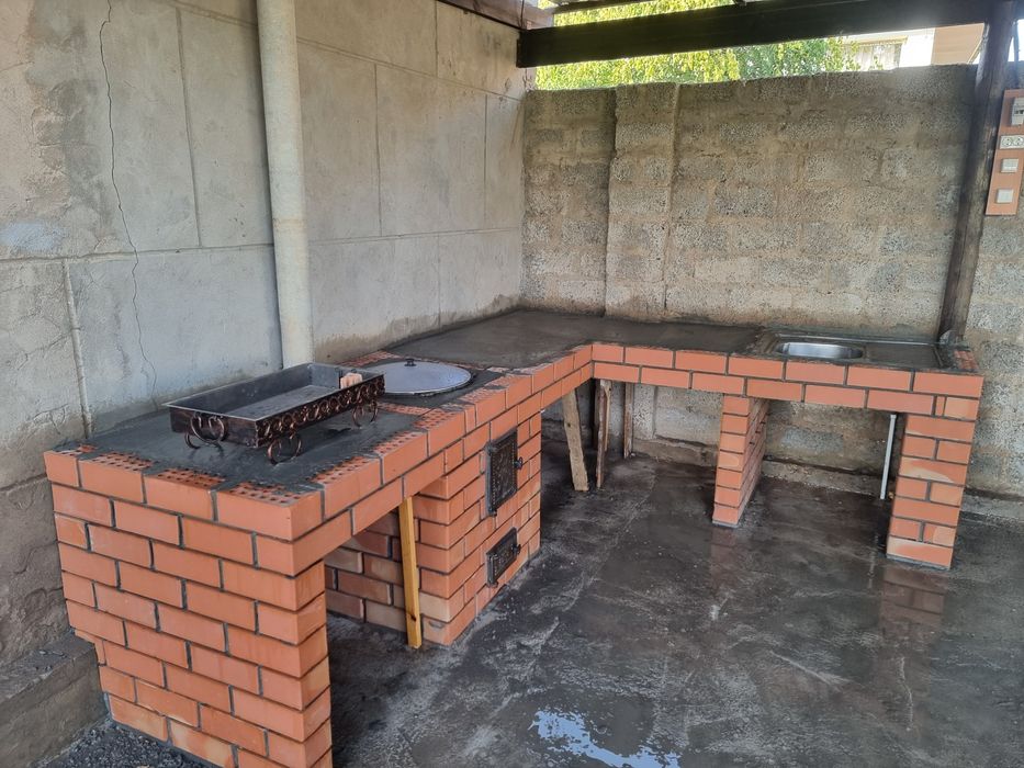 Летние кухни строем