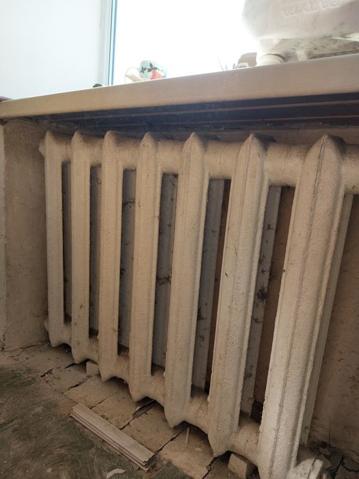 Продам  чугунные батареии