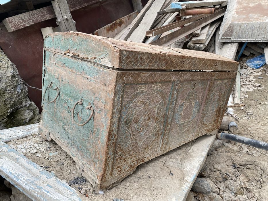 Сундук 19 века. Сандық 19 ғасыр.