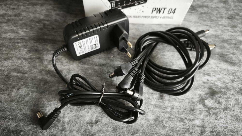 Alimentator pedale chitara PALMER PWT04 - Garantie