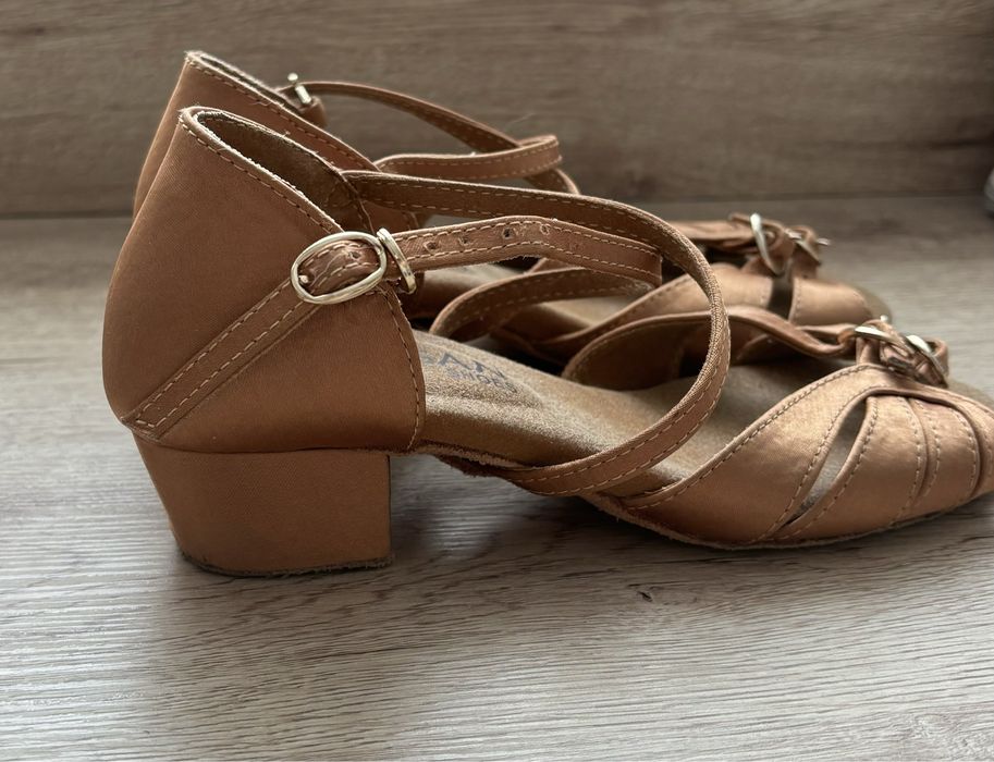 Туфли бальные для девочки