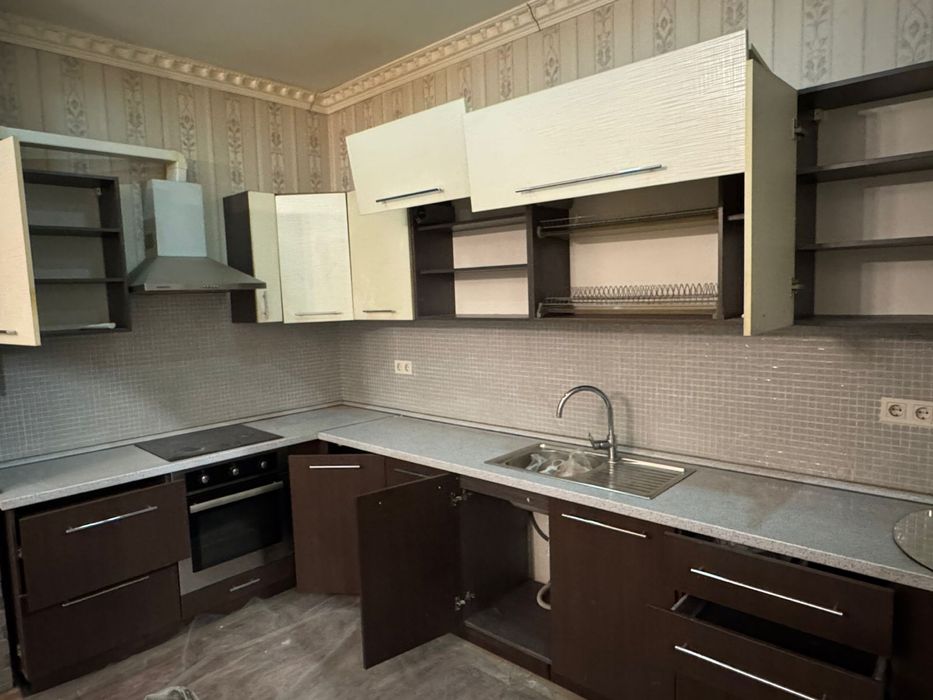 Кухонный шкаф мебель 2 ,5 - 3м