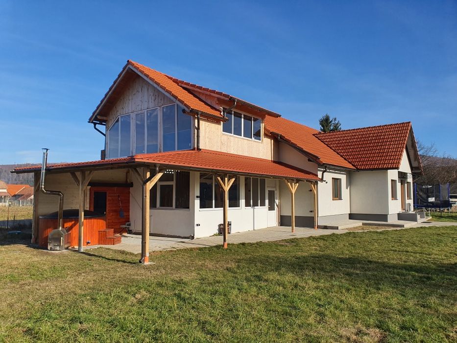 Închiriez cabană- casa de vacanță în Vama Buzăului