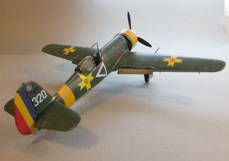 Сборная модель самолета IAR 80 (HobbyBoss, 1/48)
