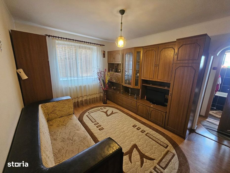 Apartament cu 3 camere de vânzare în Curtea de Argeș.